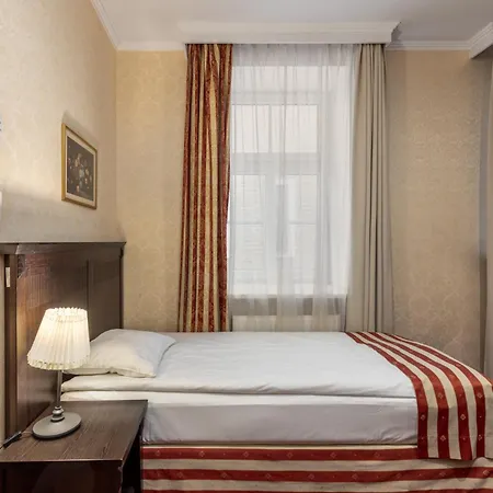 מלון Gertrude Self Check-in 4*