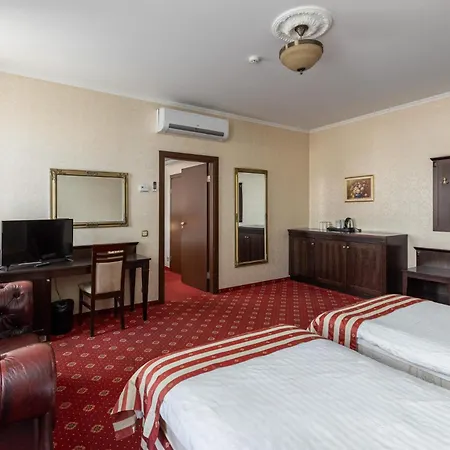 מלון Gertrude Self Check-in 4*