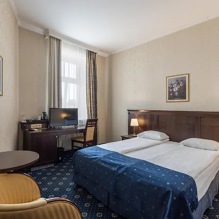 מלון Gertrude Self Check-in 4*